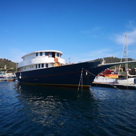 Classic Yacht Yanika Yachting Watersport Ets Villaputzu Luaran gambar